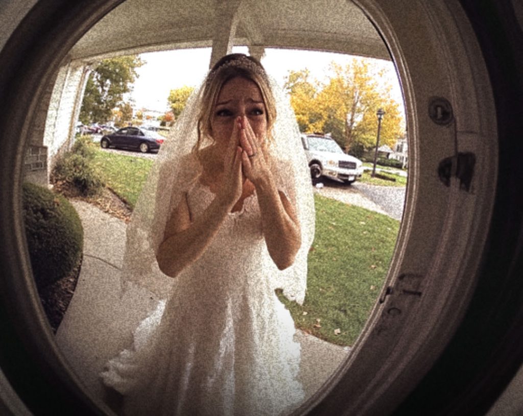 Girl in Wedding Dress Knocks on Man’s Door, He Listens to Her Story and Decides to Sell His House – Story of the Day