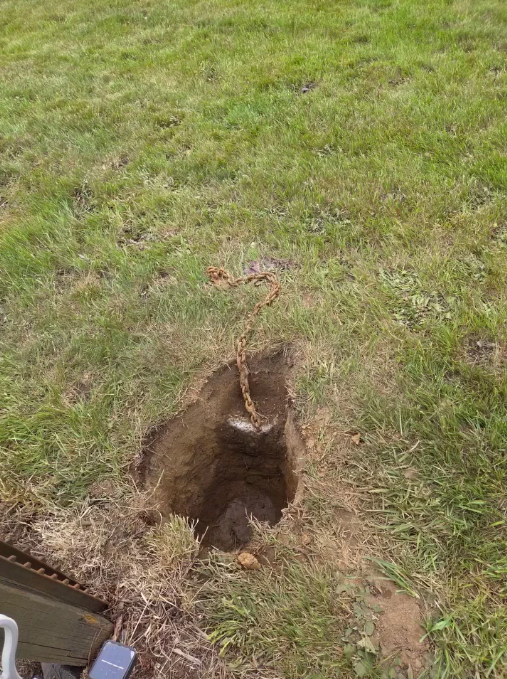 A Strange Chain Was Hidden Below My Mailbox — What I Discovered Left Me Speechless.
