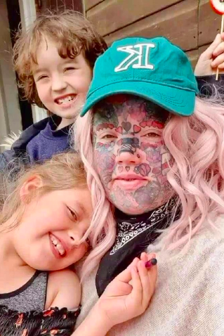 Tattooed mom with 800+ ink designs faces job rejections after being labeled a ‘freak’.